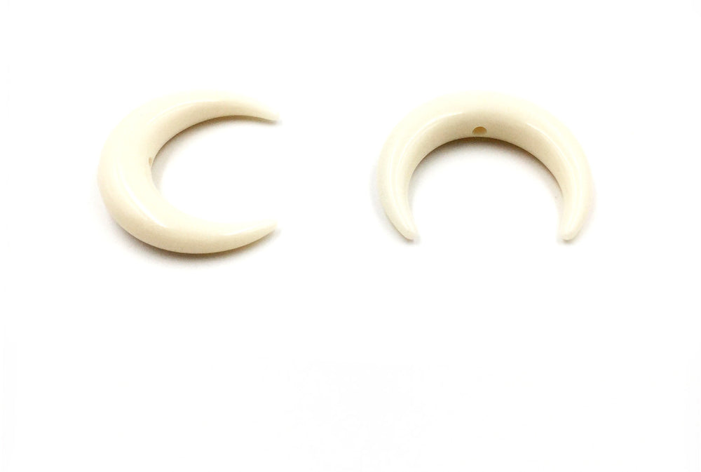 BP1079 Acrylic Horn Pendant